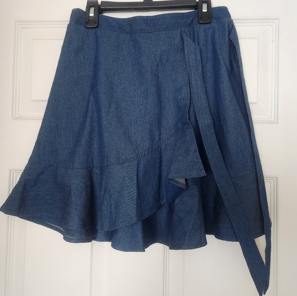 BCBGeneration Chambray Ruffle Skirt - Picture 4 of 6
